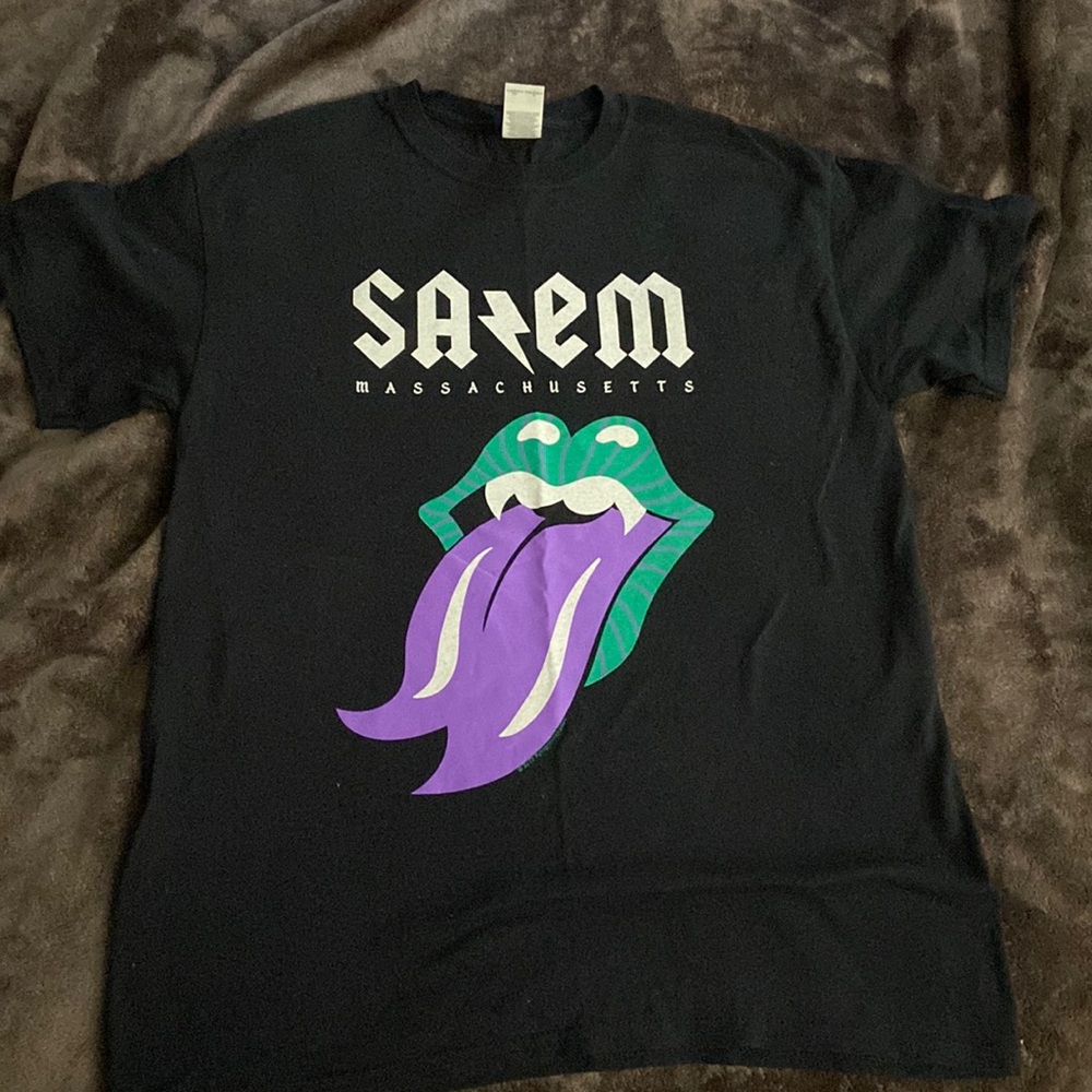 SALEM MA TEE SHIRT FROM THE FLYING MONKEY STORE.